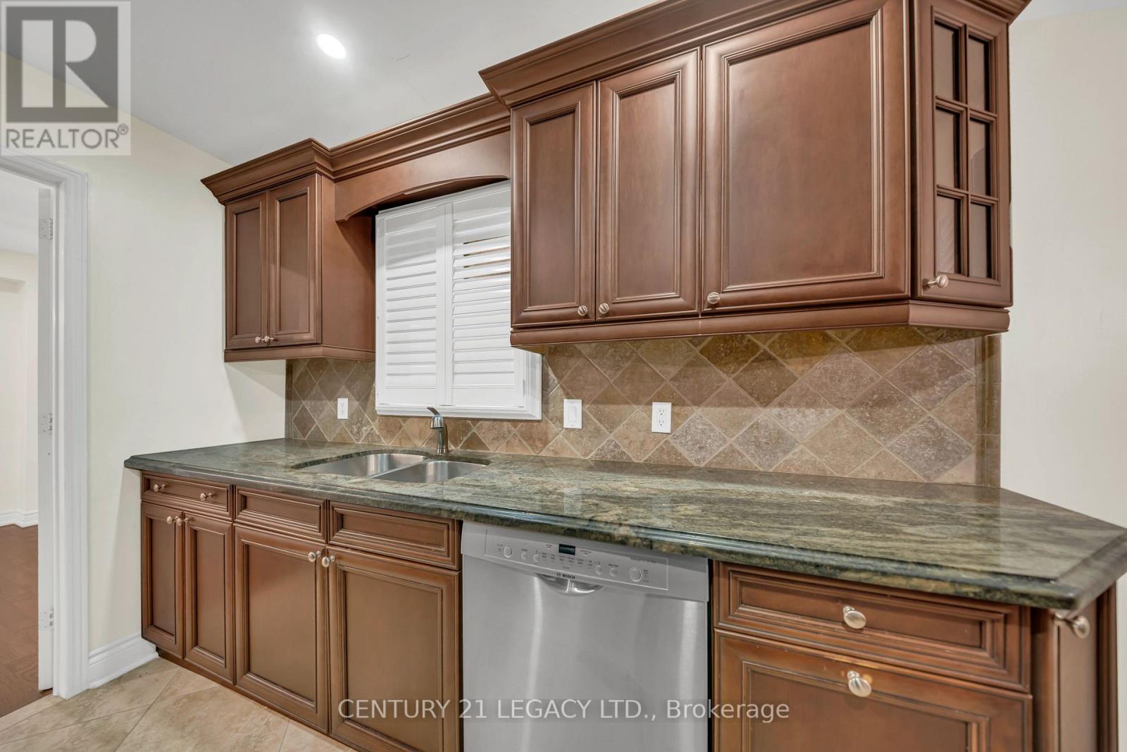 6772 Dolmage Court, Mississauga, Ontario  L5N 4V9 - Photo 15 - W13729308