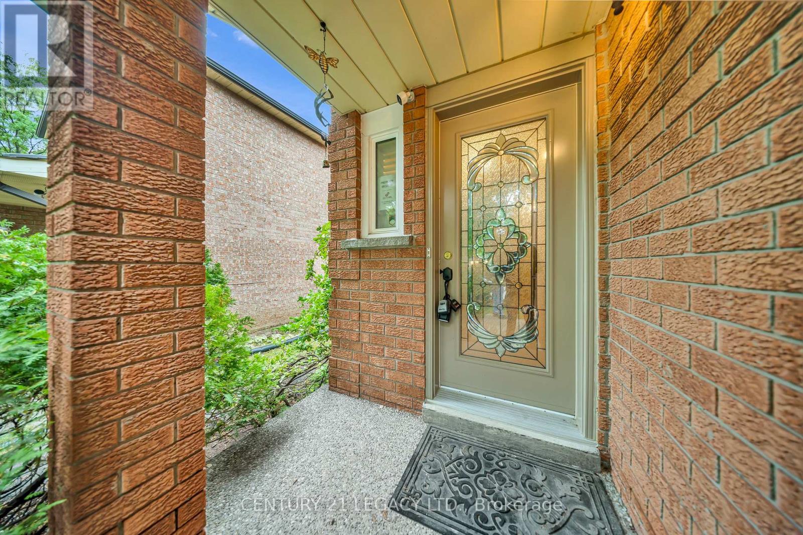 6772 Dolmage Court, Mississauga, Ontario L5N 4V9 - Photo 3 - W13729308