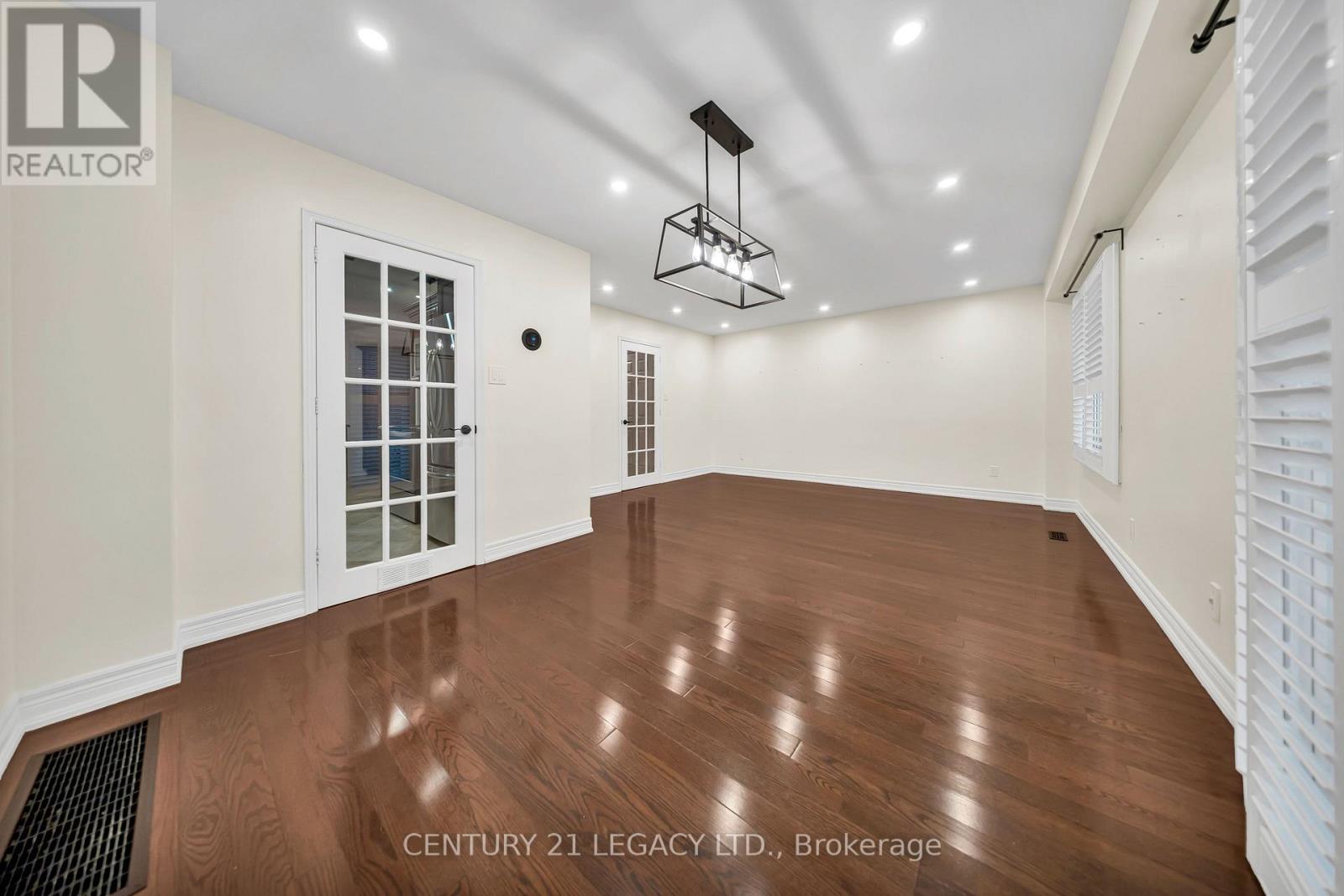6772 Dolmage Court, Mississauga, Ontario L5N 4V9 - Photo 9 - W13729308