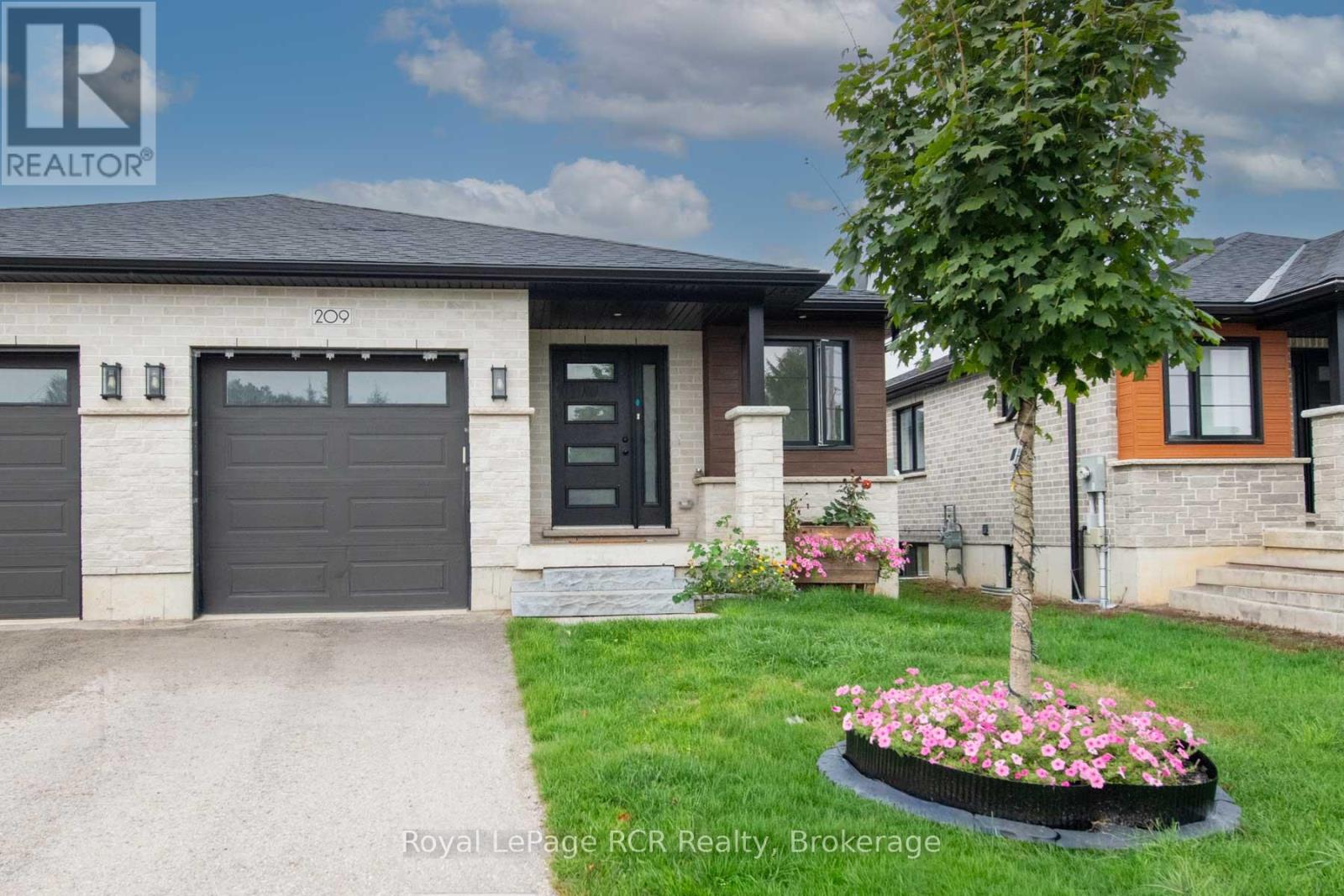 209 Church Street N, Wellington North, Ontario  N0G 2L4 - Photo 2 - X13473388