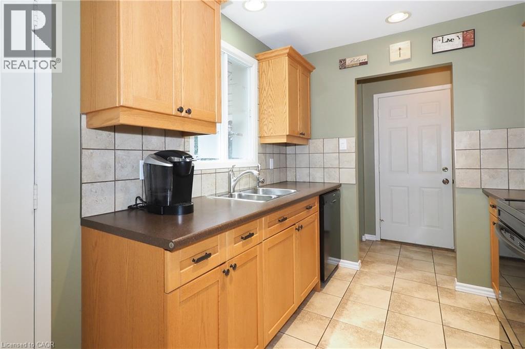 219 Foxhunt Road, Waterloo, Ontario  N2K 2R8 - Photo 8 - 40859547