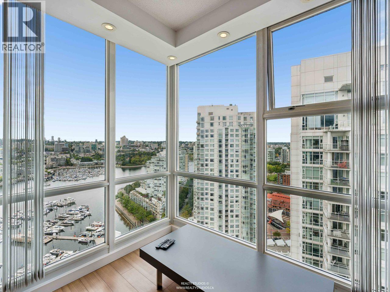 3202 193 Aquarius Mews, Vancouver, British Columbia V6Z 2Z2 - Photo 2 - R3160302