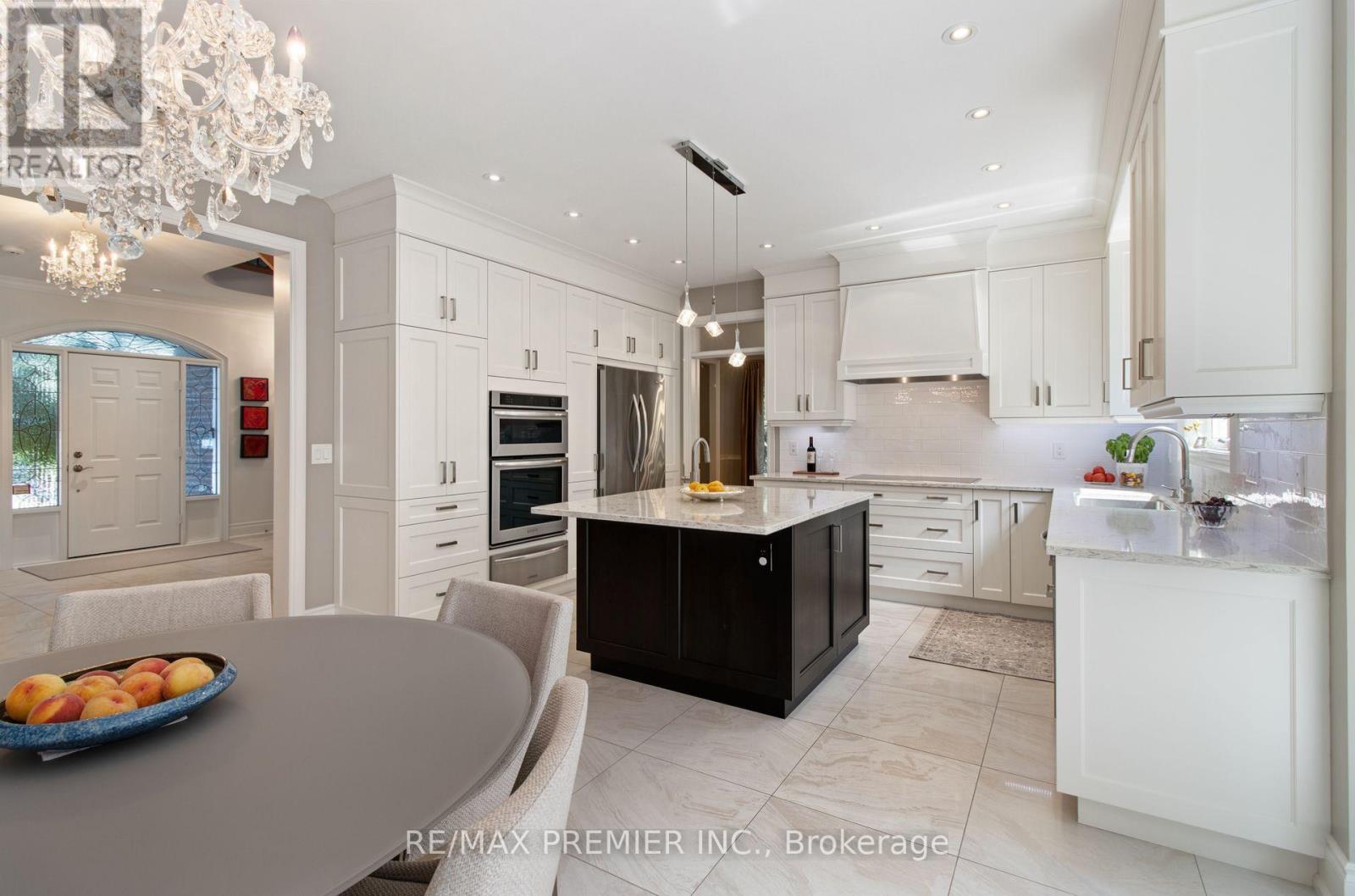 19 Stockdale Crescent, Richmond Hill (North Richvale), Ontario  L4C 3T1 - Photo 15 - N13731748