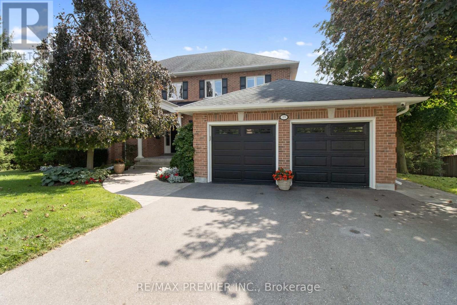 19 Stockdale Crescent, Richmond Hill (North Richvale), Ontario  L4C 3T1 - Photo 2 - N13731748