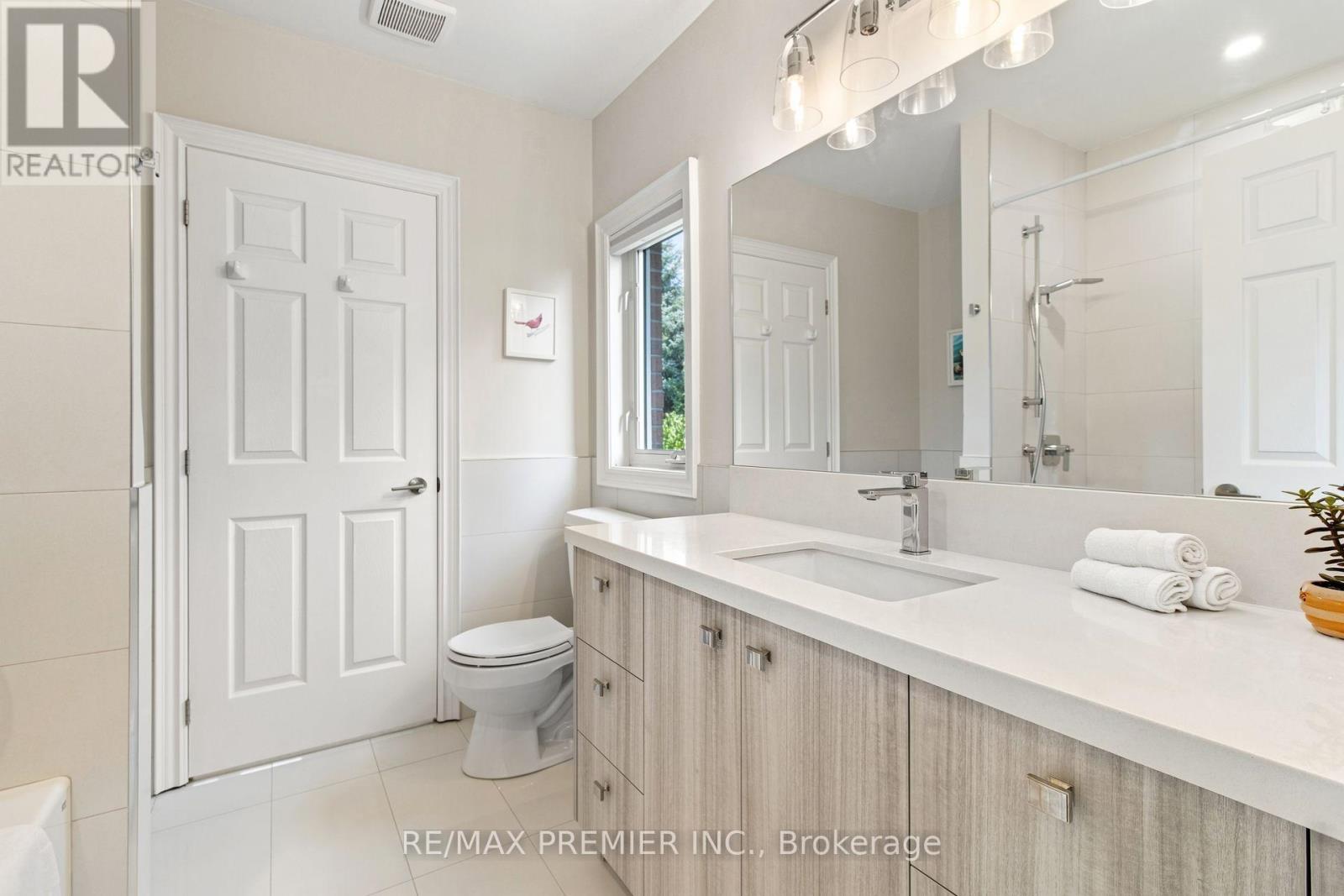 19 Stockdale Crescent, Richmond Hill (North Richvale), Ontario  L4C 3T1 - Photo 23 - N13731748