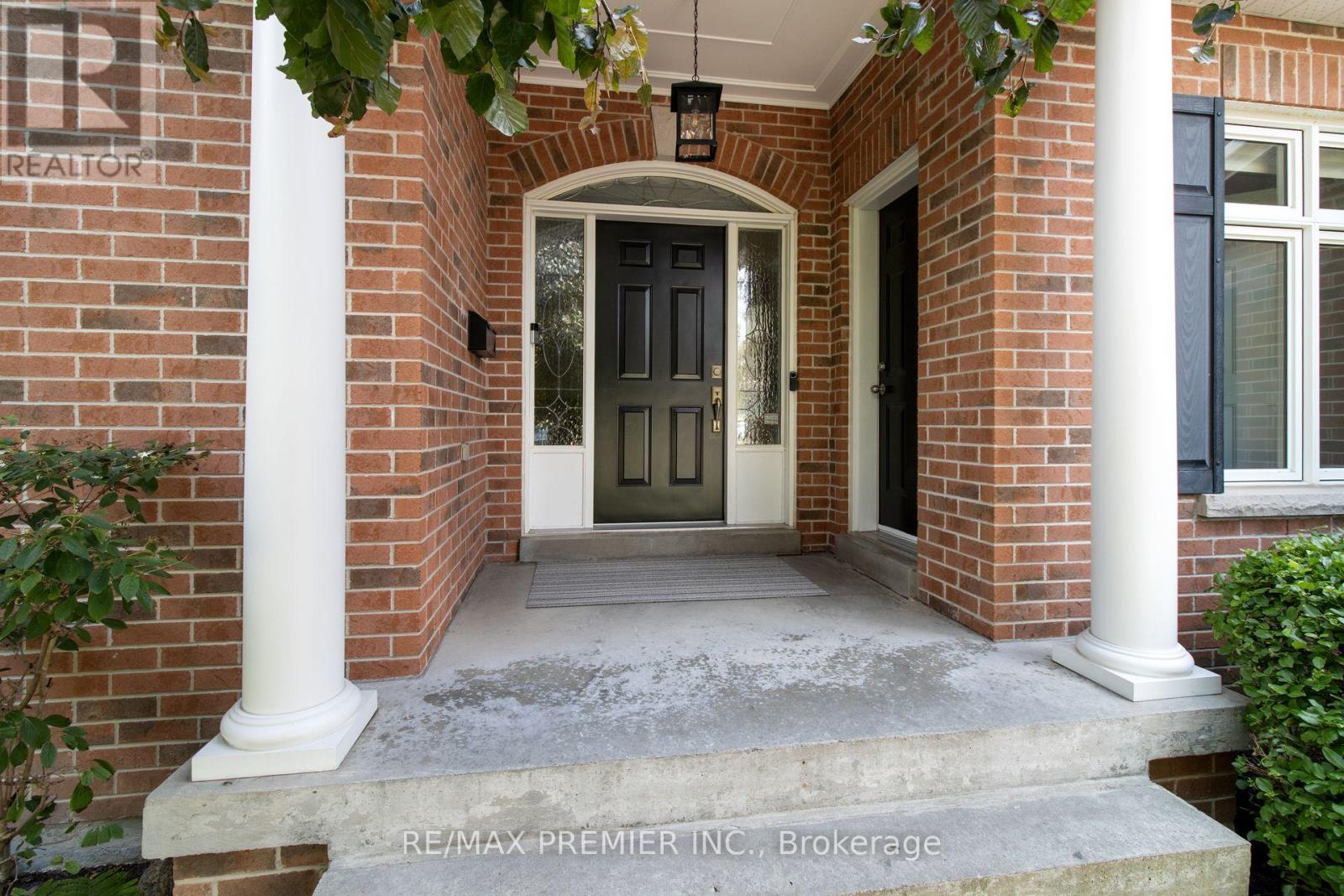 19 Stockdale Crescent, Richmond Hill (North Richvale), Ontario  L4C 3T1 - Photo 3 - N13731748