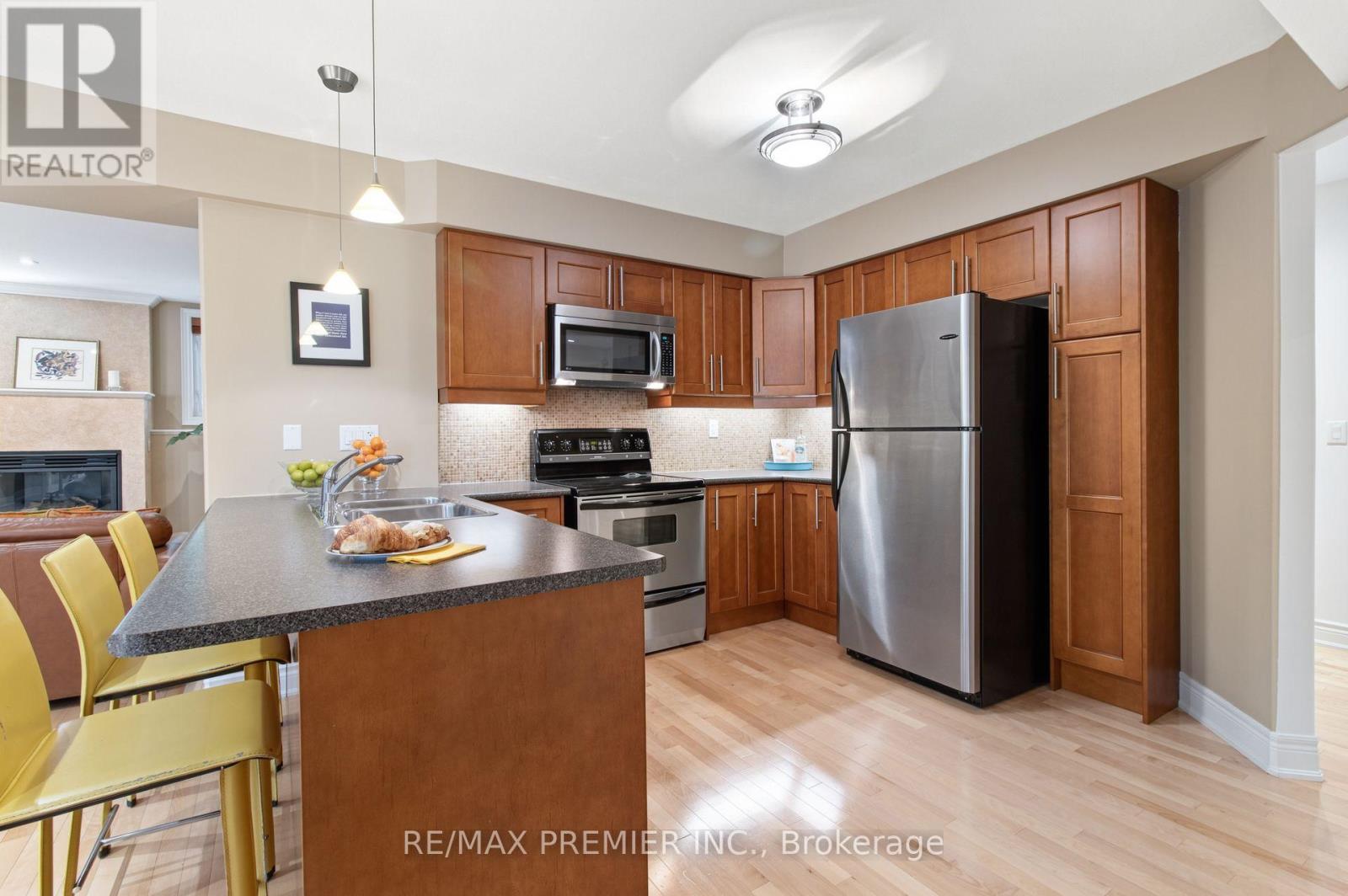 19 Stockdale Crescent, Richmond Hill (North Richvale), Ontario  L4C 3T1 - Photo 37 - N13731748