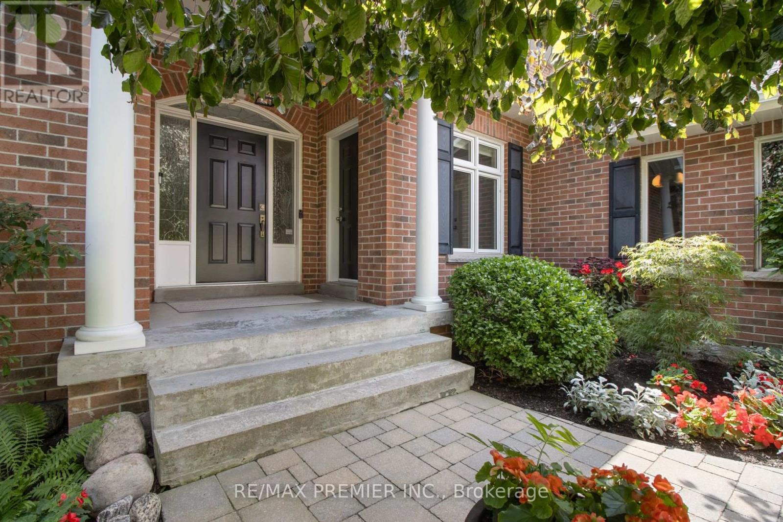 19 Stockdale Crescent, Richmond Hill (North Richvale), Ontario  L4C 3T1 - Photo 4 - N13731748