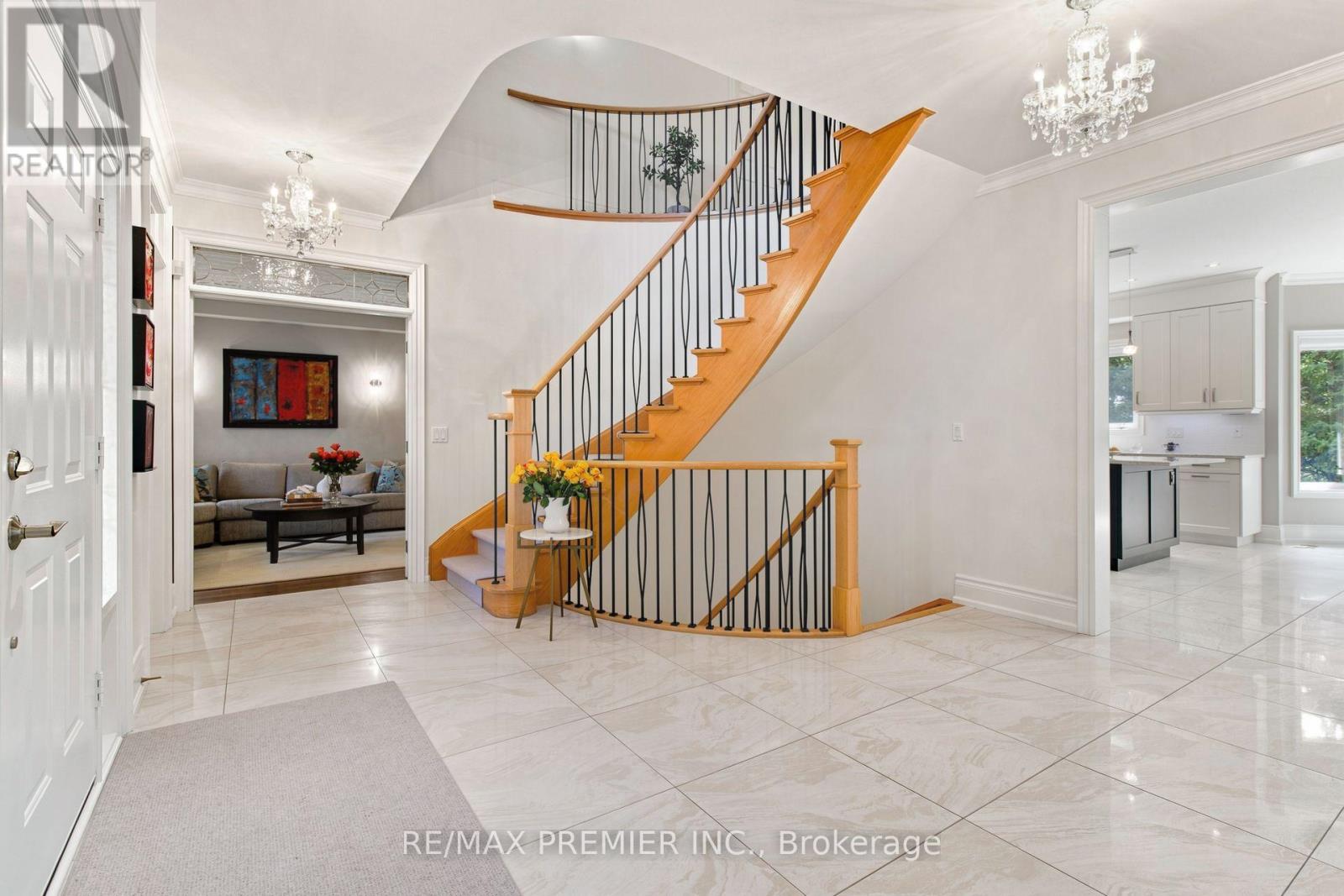 19 Stockdale Crescent, Richmond Hill (North Richvale), Ontario  L4C 3T1 - Photo 6 - N13731748