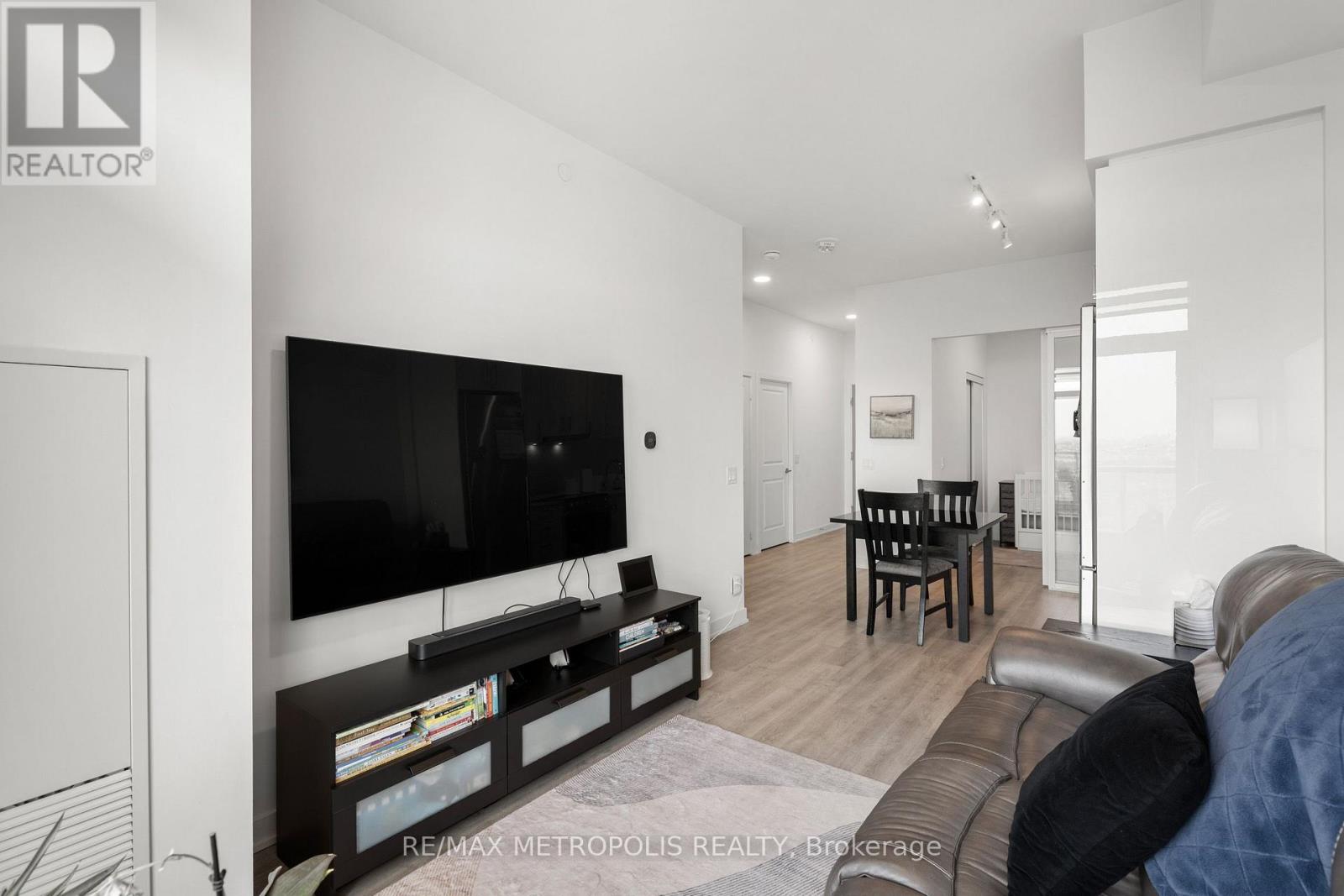 2504 - 30 Upper Mall Way, Vaughan, Ontario  L4J 0L7 - Photo 8 - N13731750