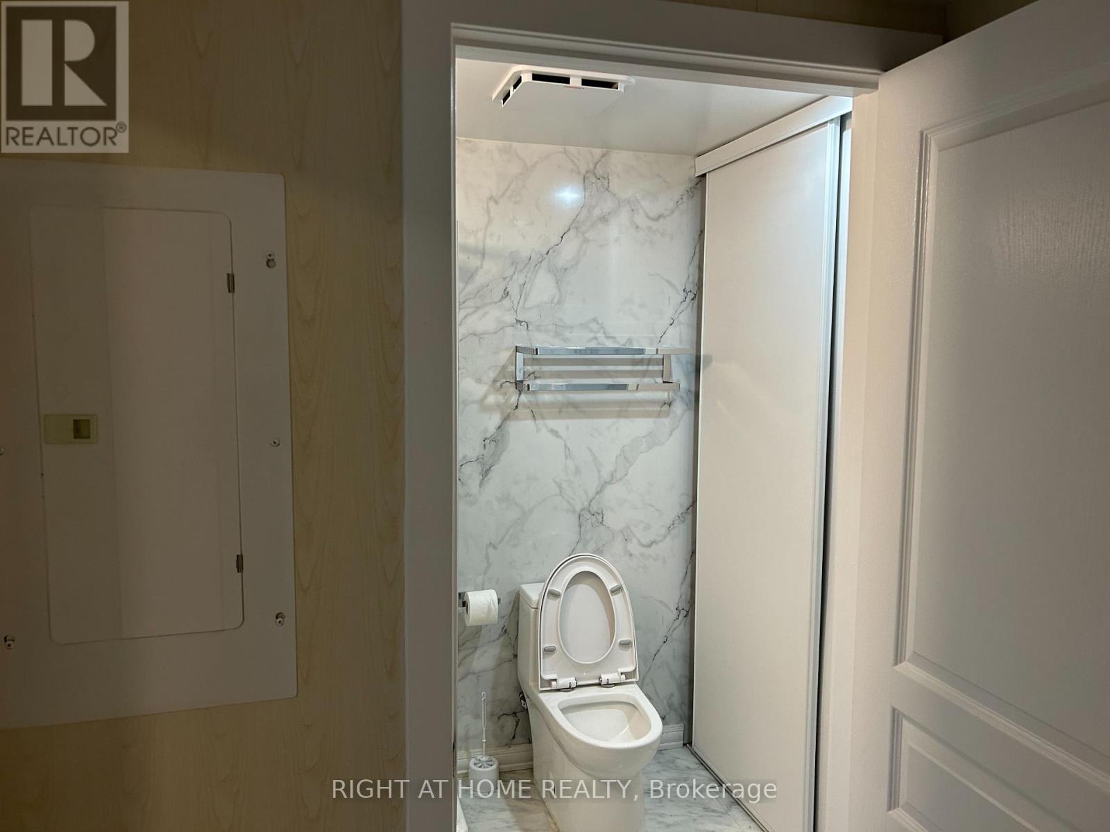 Garden Suite - 875 Bathurst Street, Toronto, Ontario M5R 3G2 - Photo 12 - C13719120