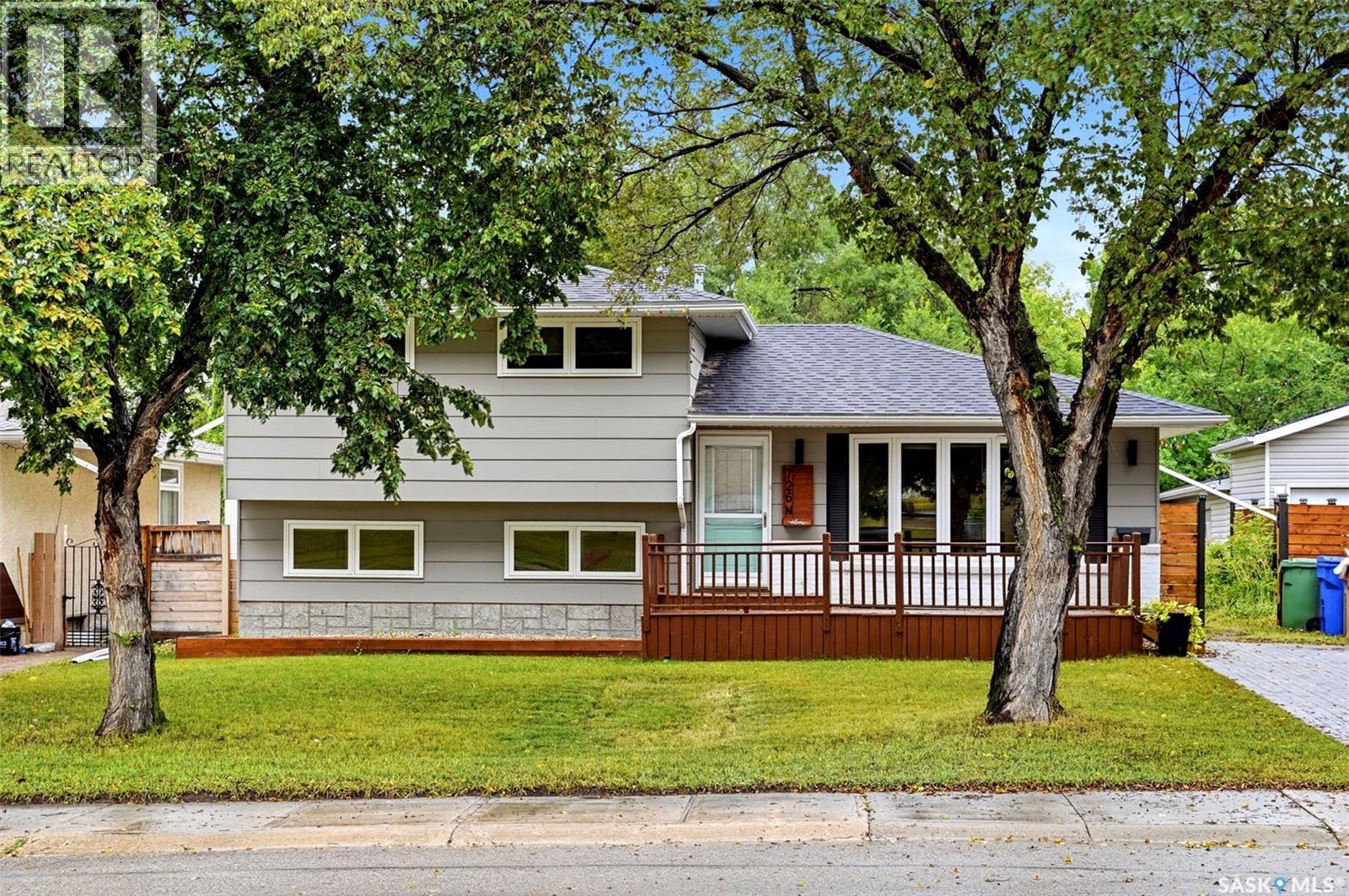 726 Mcintosh Street N, Regina, Saskatchewan  S4R 5Z4 - Photo 2 - SK047074