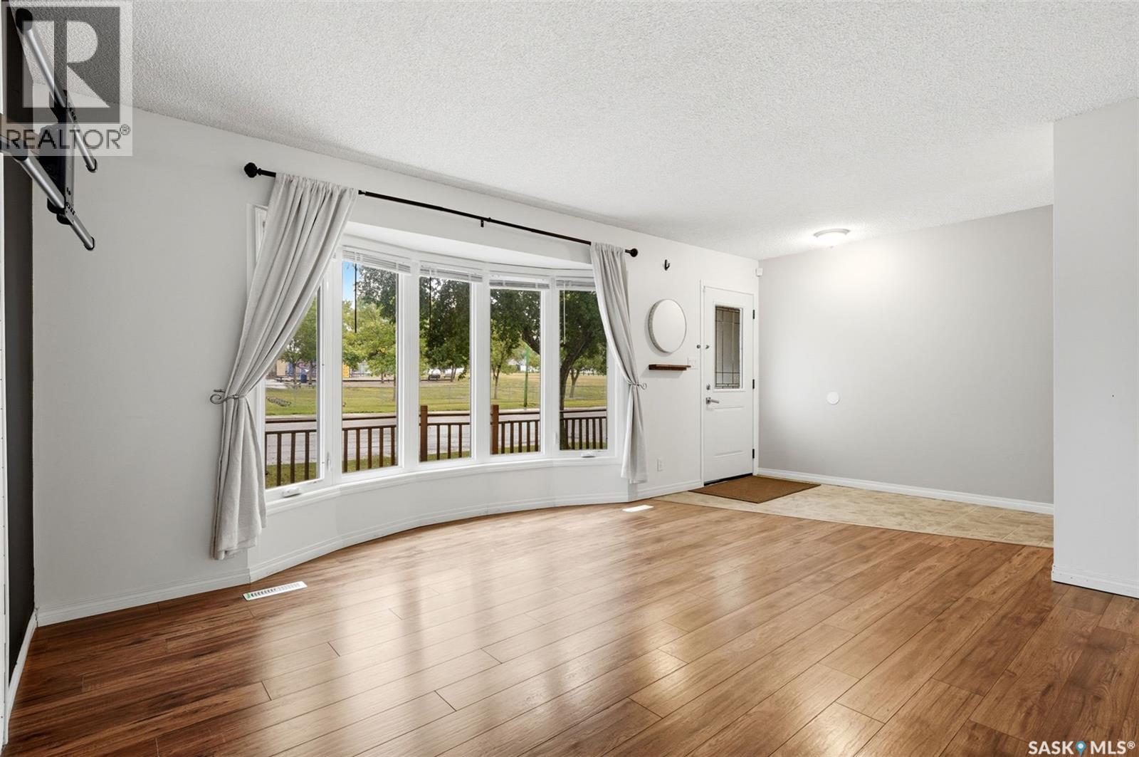 726 Mcintosh Street N, Regina, Saskatchewan  S4R 5Z4 - Photo 5 - SK047074