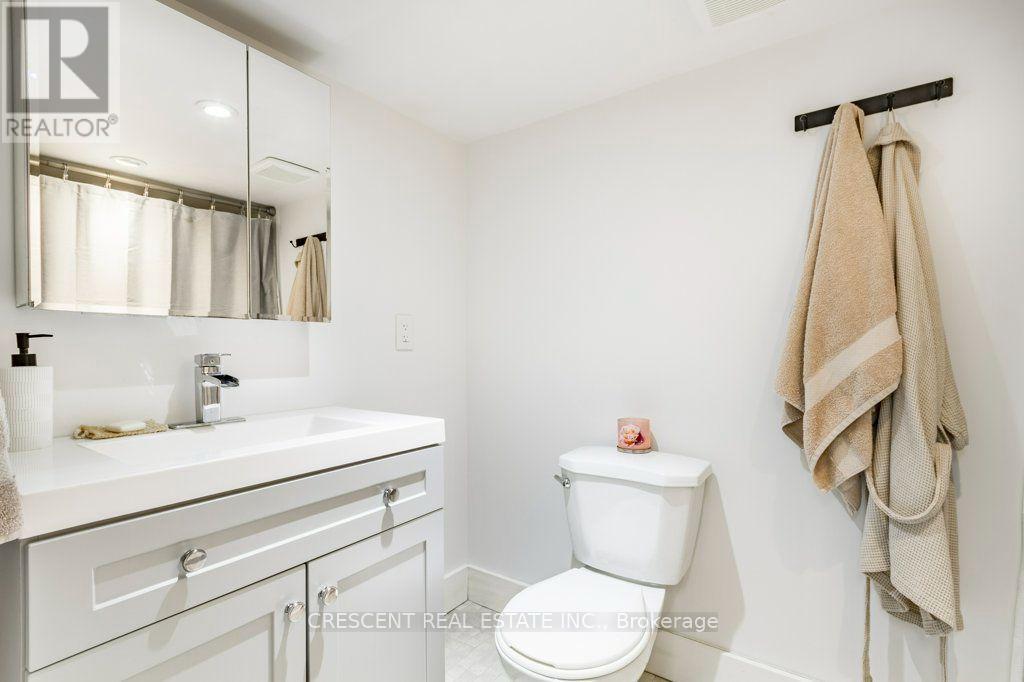 Lower - 603 Saint Clarens Avenue, Toronto, Ontario  M6H 3W8 - Photo 13 - W13731674