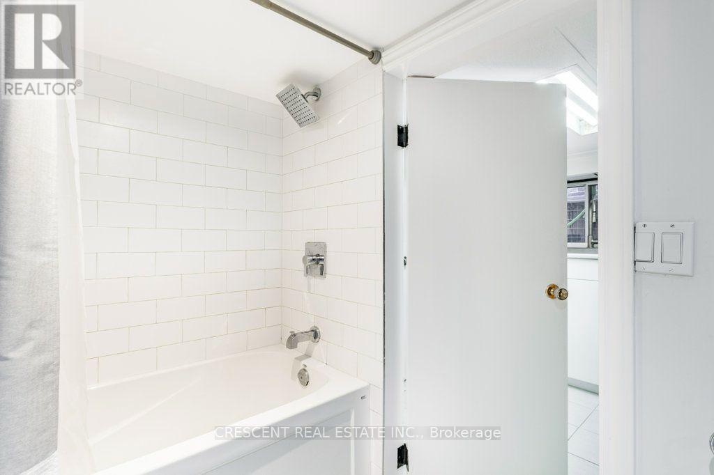 Lower - 603 Saint Clarens Avenue, Toronto, Ontario  M6H 3W8 - Photo 14 - W13731674