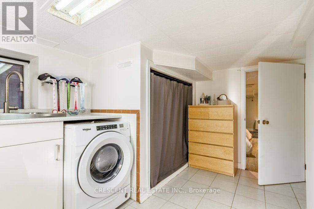Lower - 603 Saint Clarens Avenue, Toronto, Ontario  M6H 3W8 - Photo 16 - W13731674