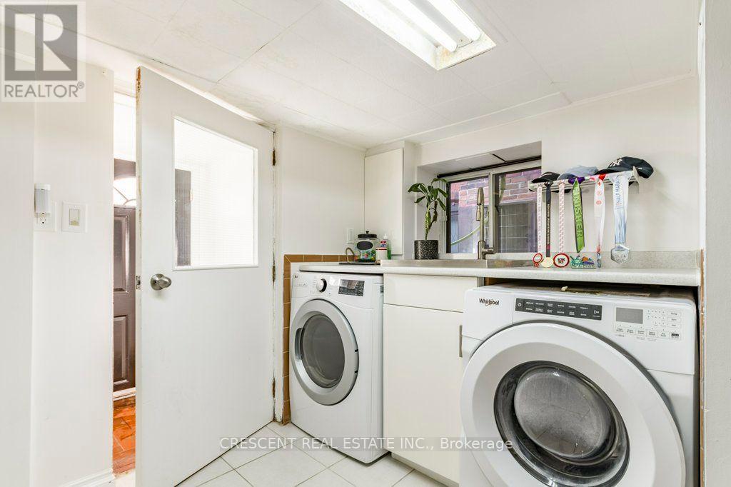 Lower - 603 Saint Clarens Avenue, Toronto, Ontario  M6H 3W8 - Photo 17 - W13731674