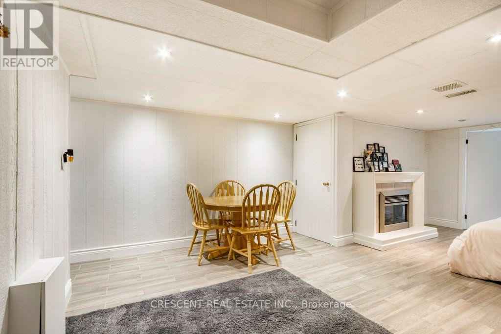 Lower - 603 Saint Clarens Avenue, Toronto, Ontario  M6H 3W8 - Photo 9 - W13731674