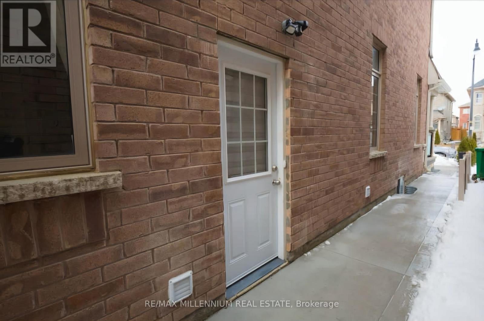 BSMT - 7 LLOYD CRESCENT, Brampton, Ontario