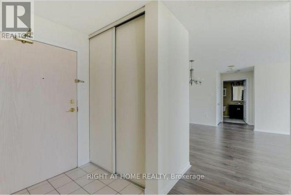 905 - 400 Webb Drive, Mississauga, Ontario  L5B 3Z7 - Photo 3 - W13731694