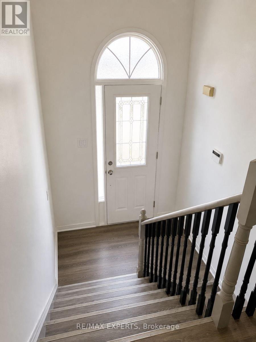 5864 Delle Donne Drive, Mississauga, Ontario  L5M 7A3 - Photo 2 - W13667110