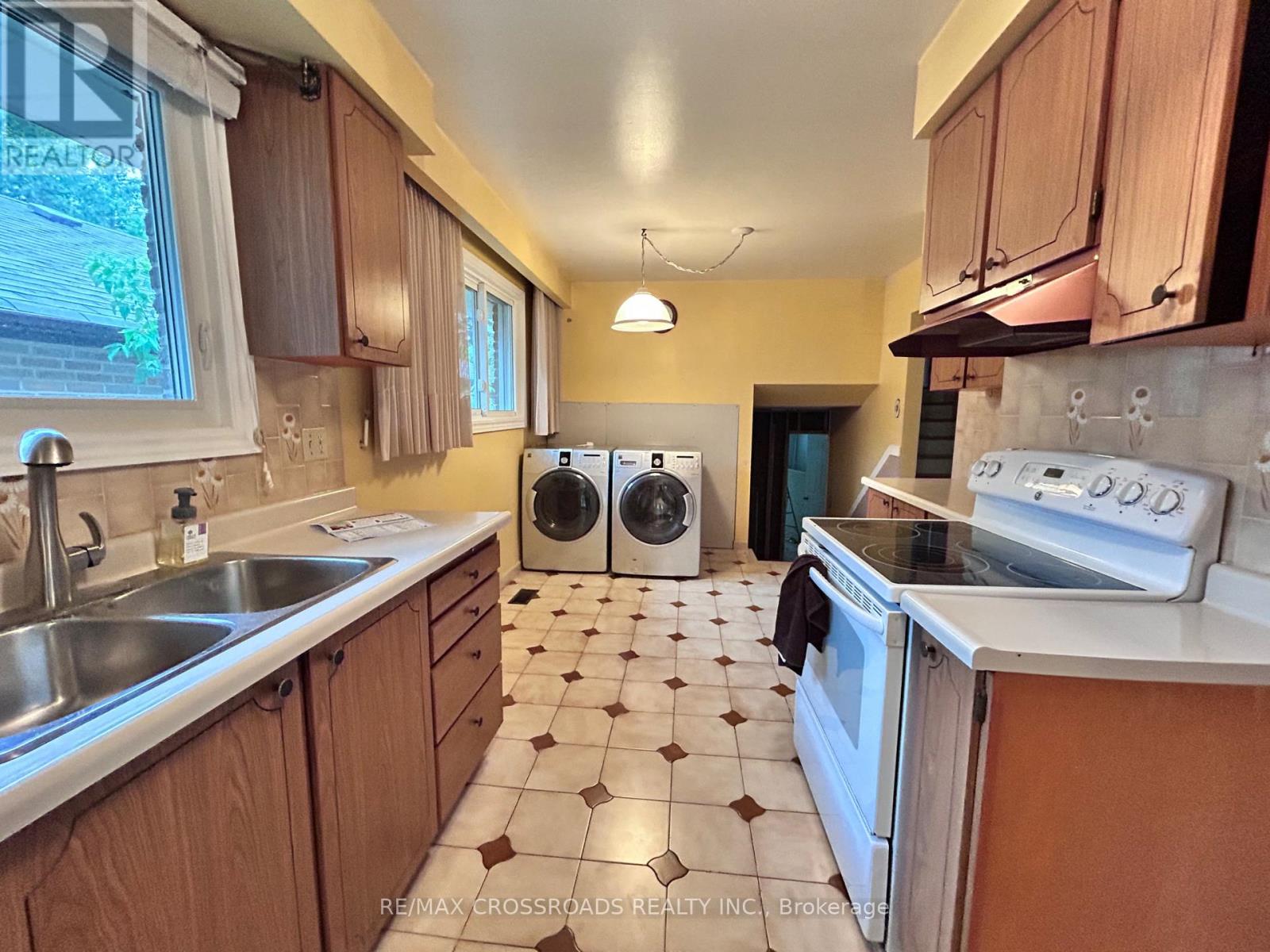 Upper - 377 Crosby Avenue, Richmond Hill, Ontario  L4C 2R8 - Photo 21 - N13690238