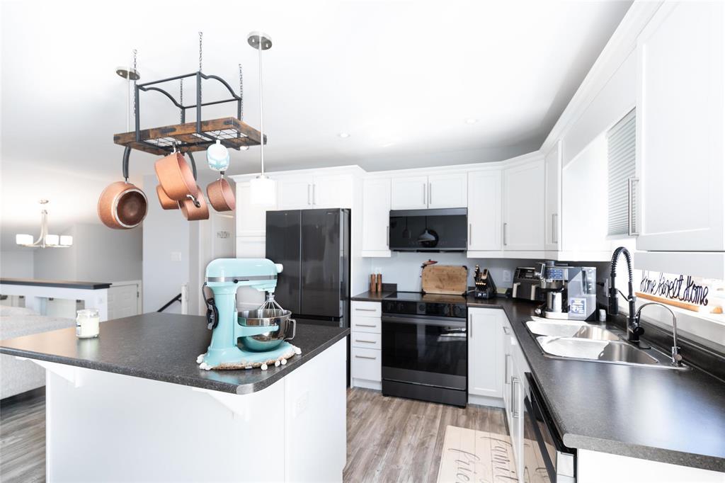 30 Rockridge Crescent, Blumenort, Manitoba  R0A 0C1 - Photo 6 - 202621830
