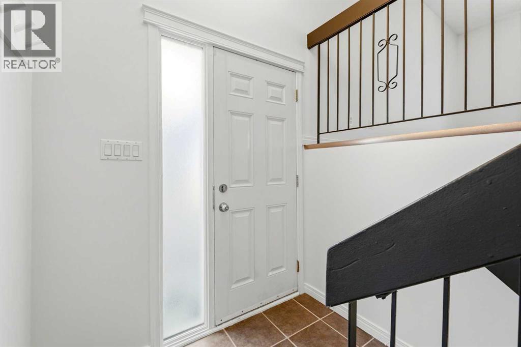 237 Sabrina Way SW, Calgary, Alberta  T2W 4J4 - Photo 3 - A2340712