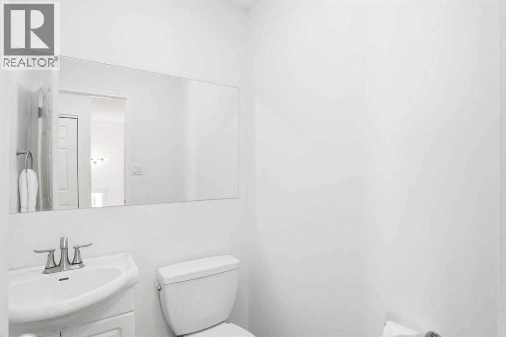 237 Sabrina Way SW, Calgary, Alberta  T2W 4J4 - Photo 9 - A2340712
