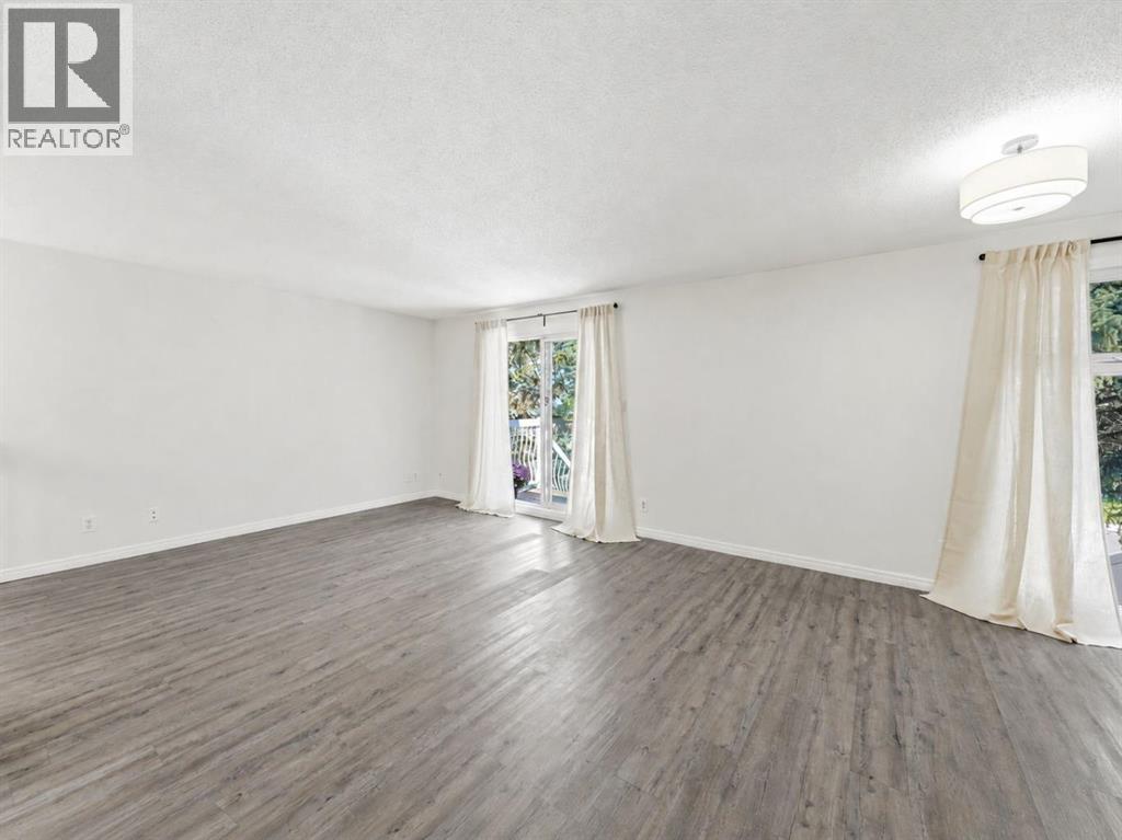 237 Sabrina Way SW, Calgary, Alberta  T2W 4J4 - Photo 8 - A2340712