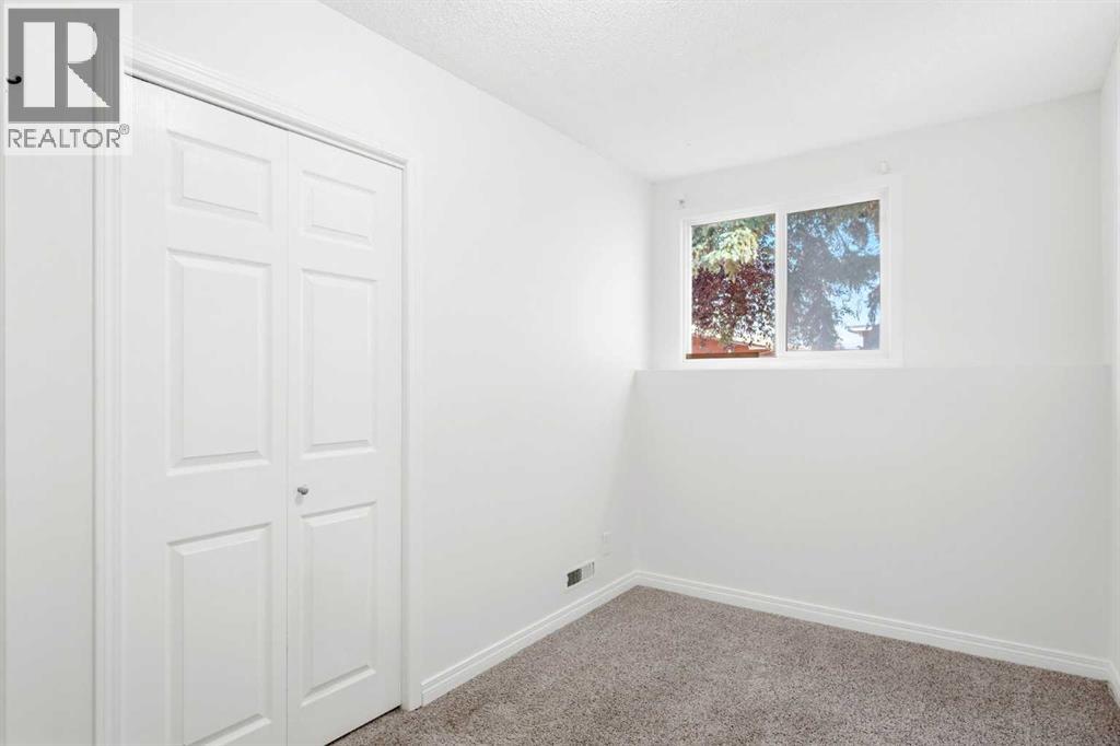 237 Sabrina Way SW, Calgary, Alberta  T2W 4J4 - Photo 11 - A2340712