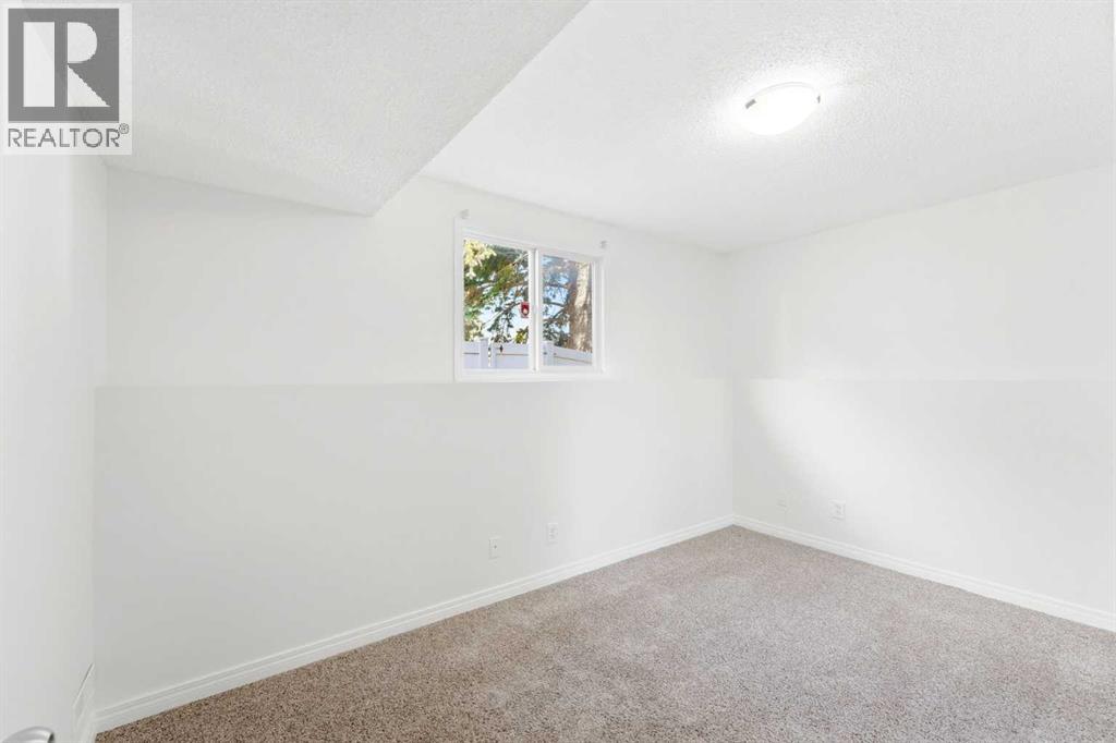 237 Sabrina Way SW, Calgary, Alberta  T2W 4J4 - Photo 12 - A2340712