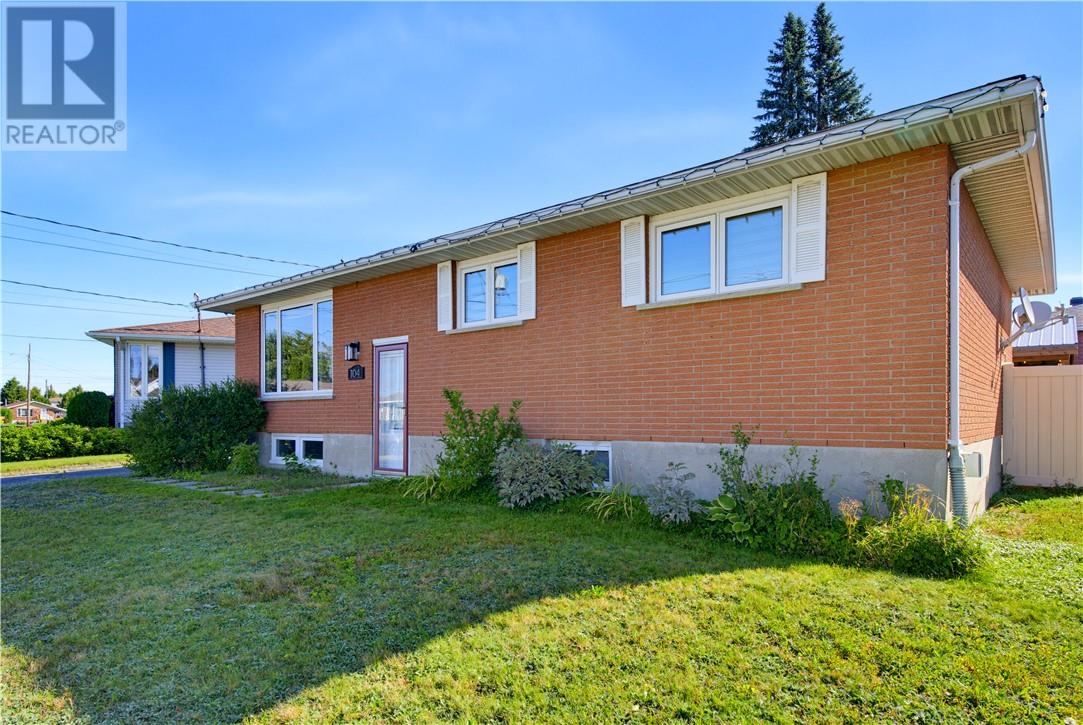 104 Newton Crescent, Garson, Ontario  P3L 1K4 - Photo 2 - 2130103