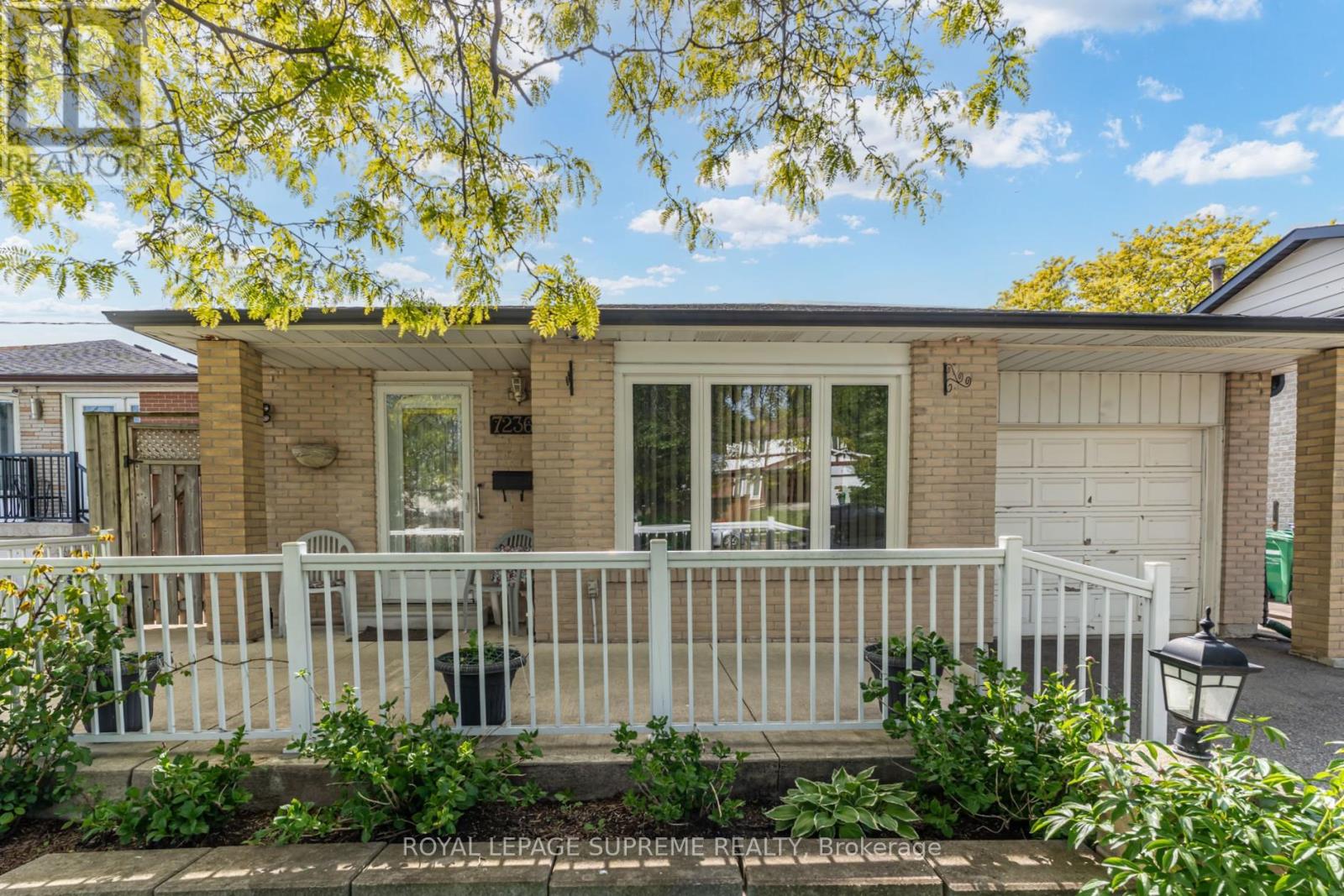 7236 Meyer Drive, Mississauga, Ontario  L4T 3A9 - Photo 3 - W13605980