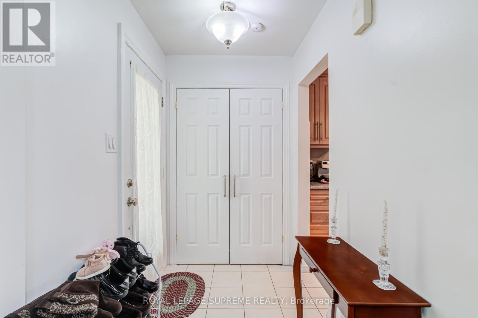 7236 Meyer Drive, Mississauga, Ontario  L4T 3A9 - Photo 4 - W13605980