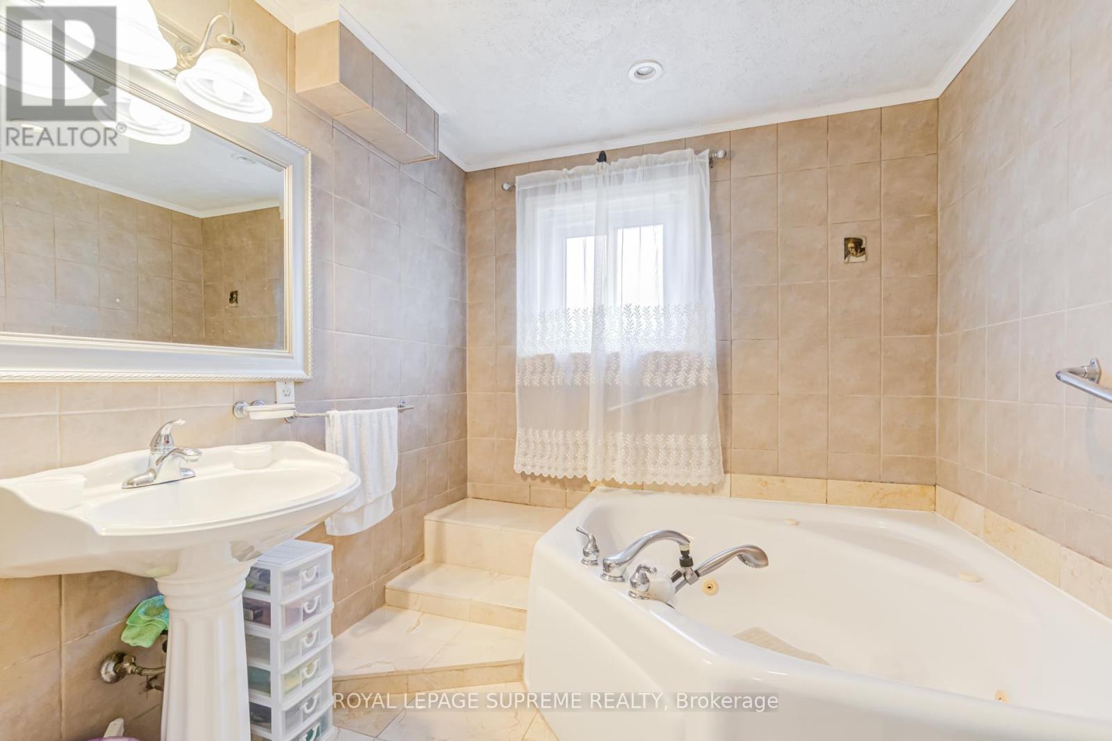 7236 Meyer Drive, Mississauga, Ontario  L4T 3A9 - Photo 21 - W13605980