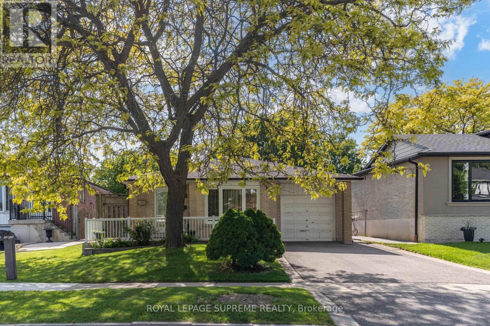 7236 Meyer Drive, Mississauga, Ontario  L4T 3A9 - Photo 2 - W13605980