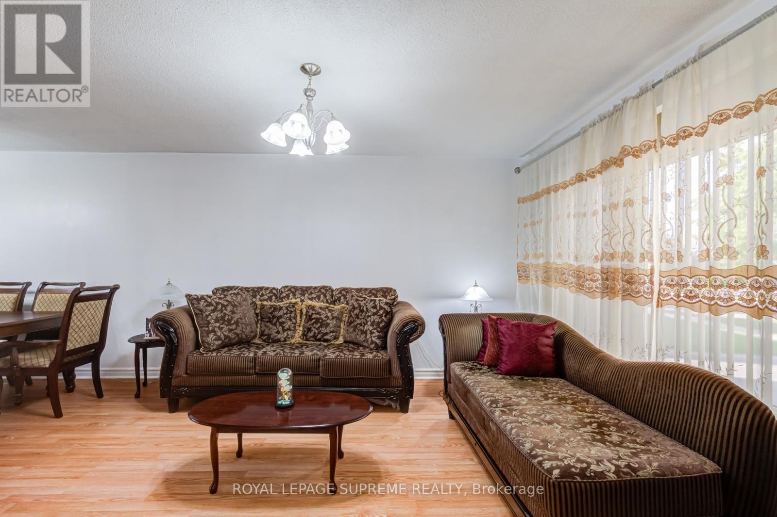 7236 Meyer Drive, Mississauga, Ontario  L4T 3A9 - Photo 5 - W13605980
