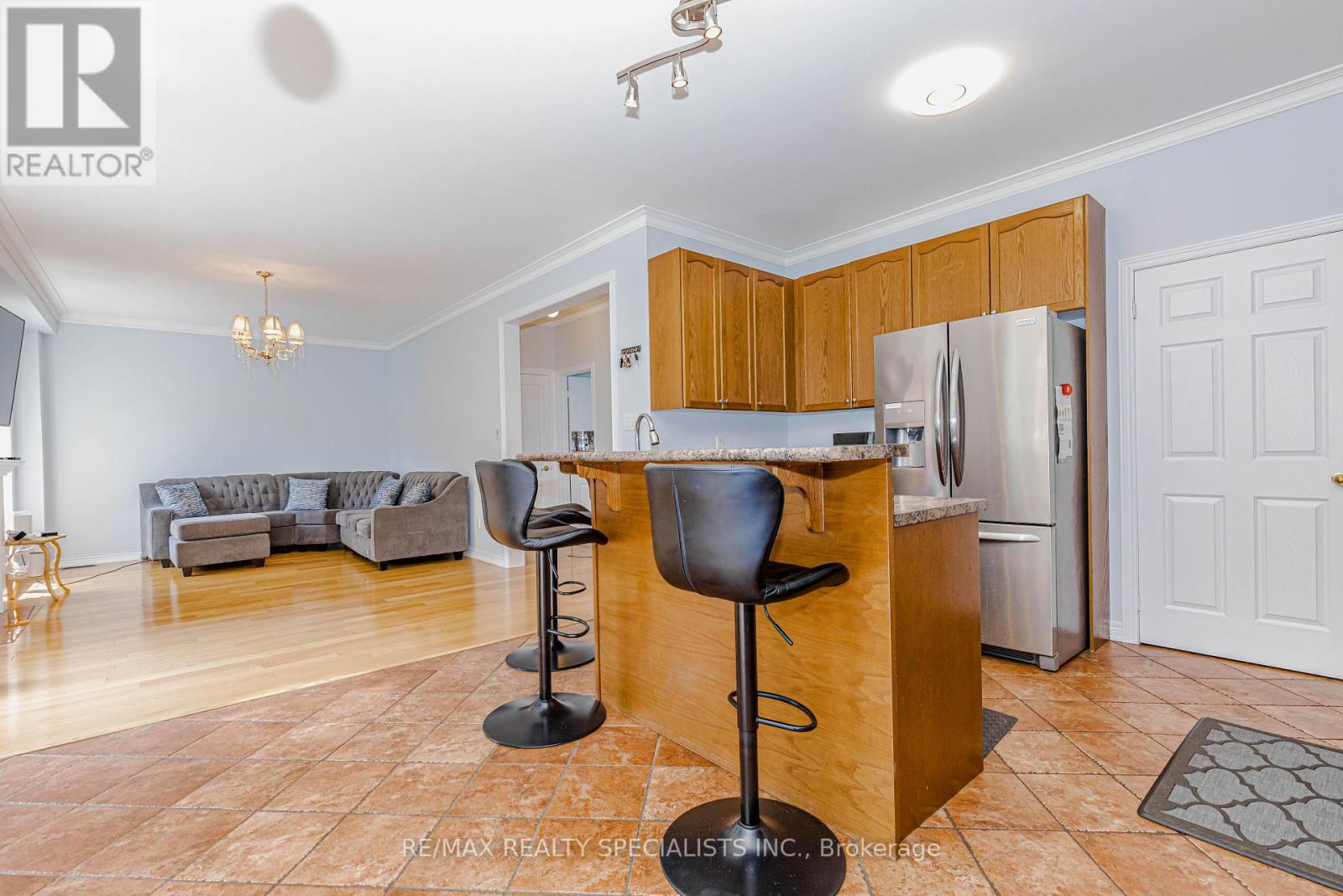 8 Tovey Terrace, Brampton, Ontario  L6R 0E5 - Photo 5 - W13593868