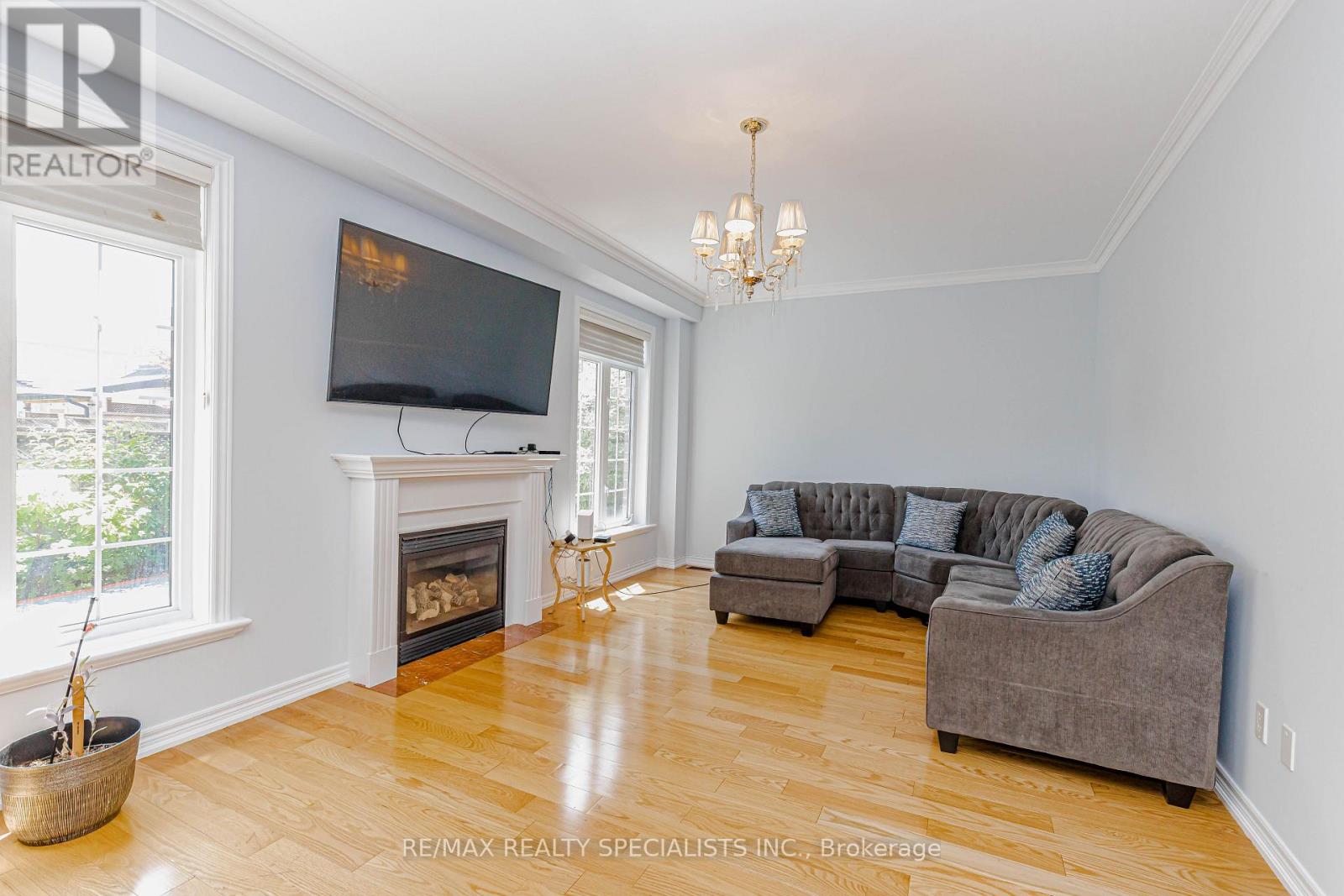 8 Tovey Terrace, Brampton, Ontario  L6R 0E5 - Photo 2 - W13593868