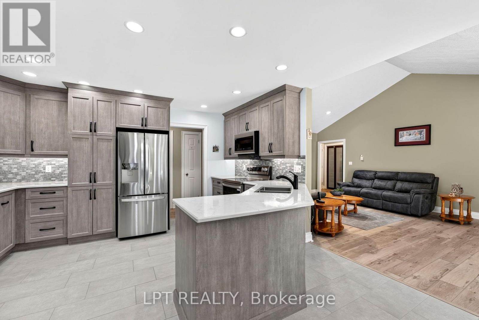 10011 Jenna Road, Lambton Shores, Ontario  N0M 1T0 - Photo 13 - X13732104