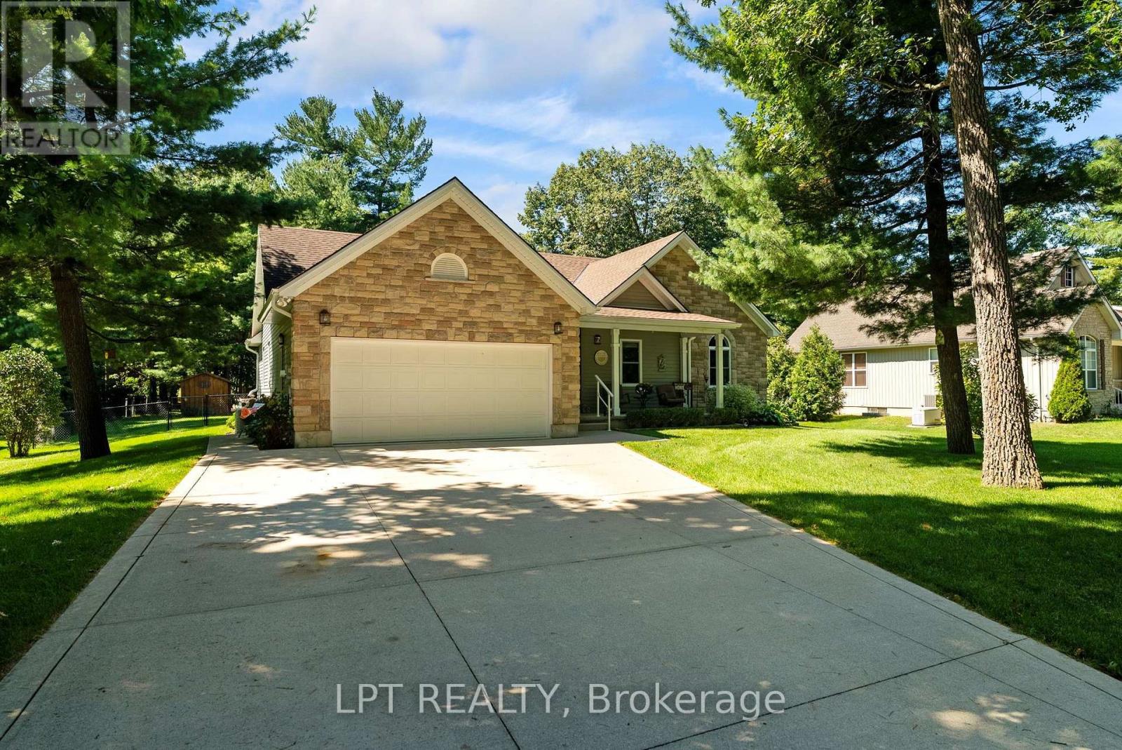 10011 Jenna Road, Lambton Shores, Ontario  N0M 1T0 - Photo 2 - X13732104