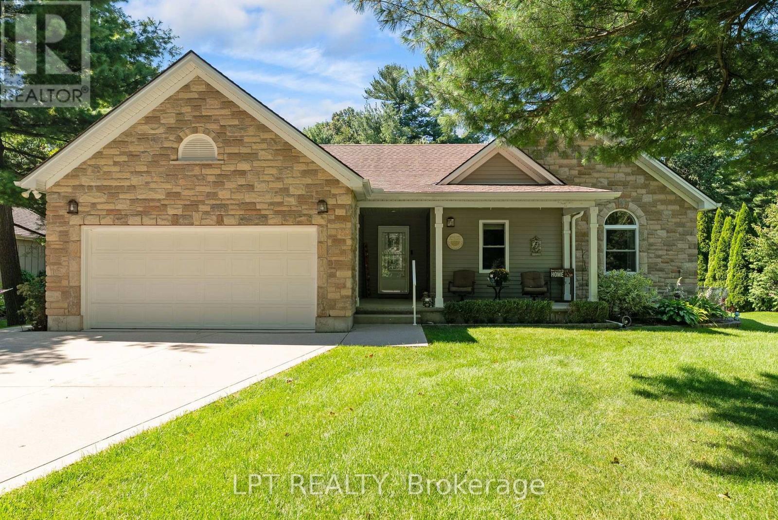 10011 Jenna Road, Lambton Shores, Ontario  N0M 1T0 - Photo 3 - X13732104
