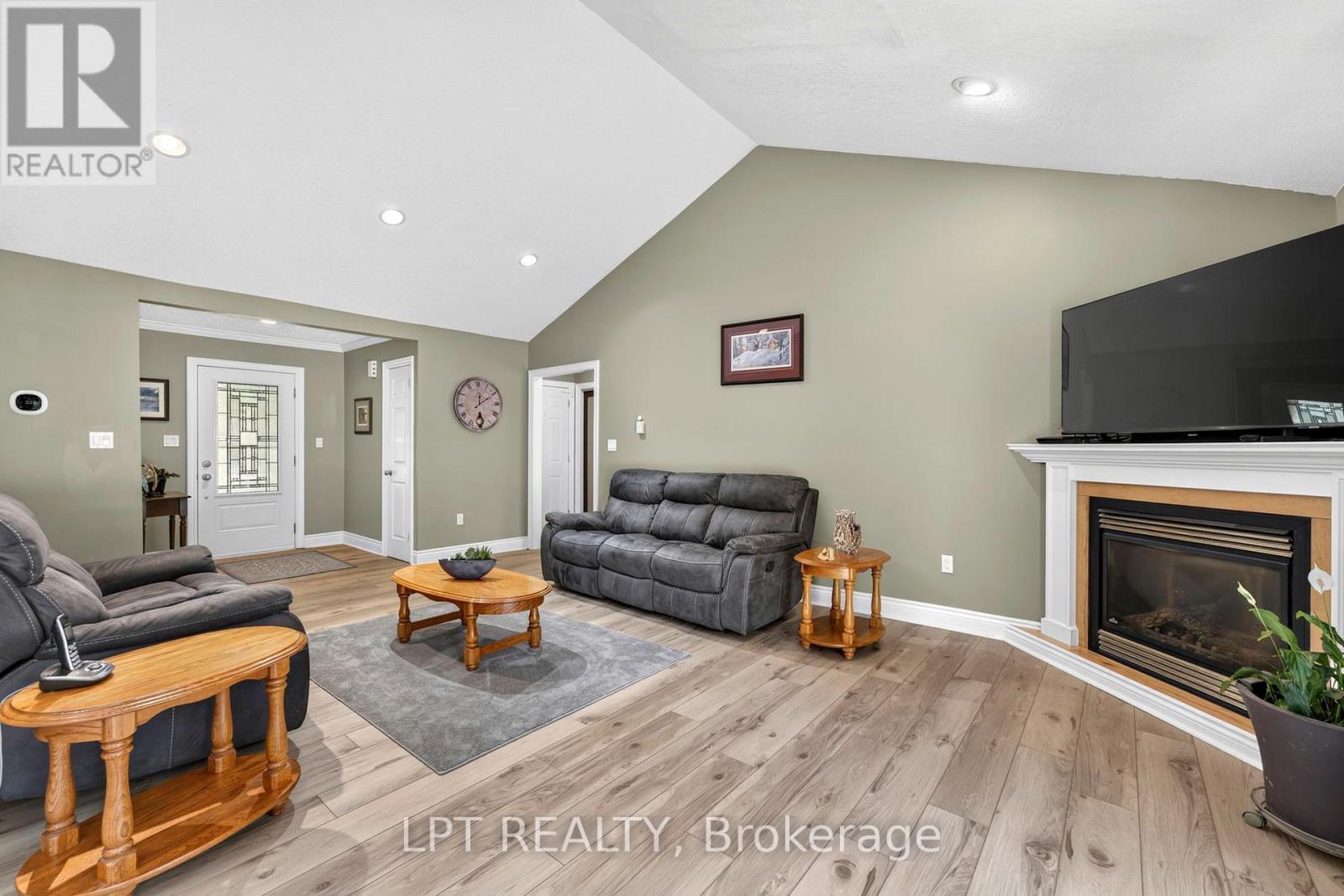 10011 Jenna Road, Lambton Shores, Ontario  N0M 1T0 - Photo 9 - X13732104