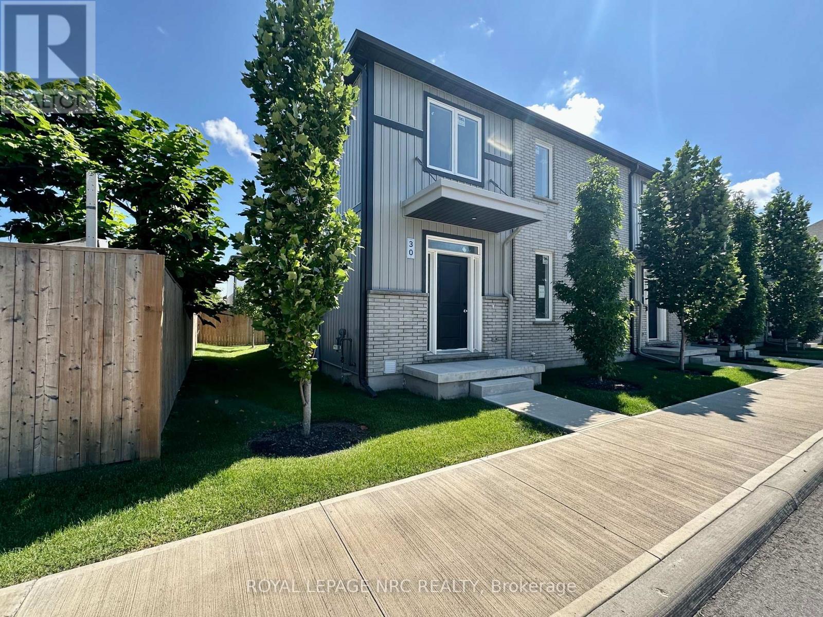 30 - 121a Moffatt Street, St. Catharines, Ontario  L2P 0G4 - Photo 2 - X13731816