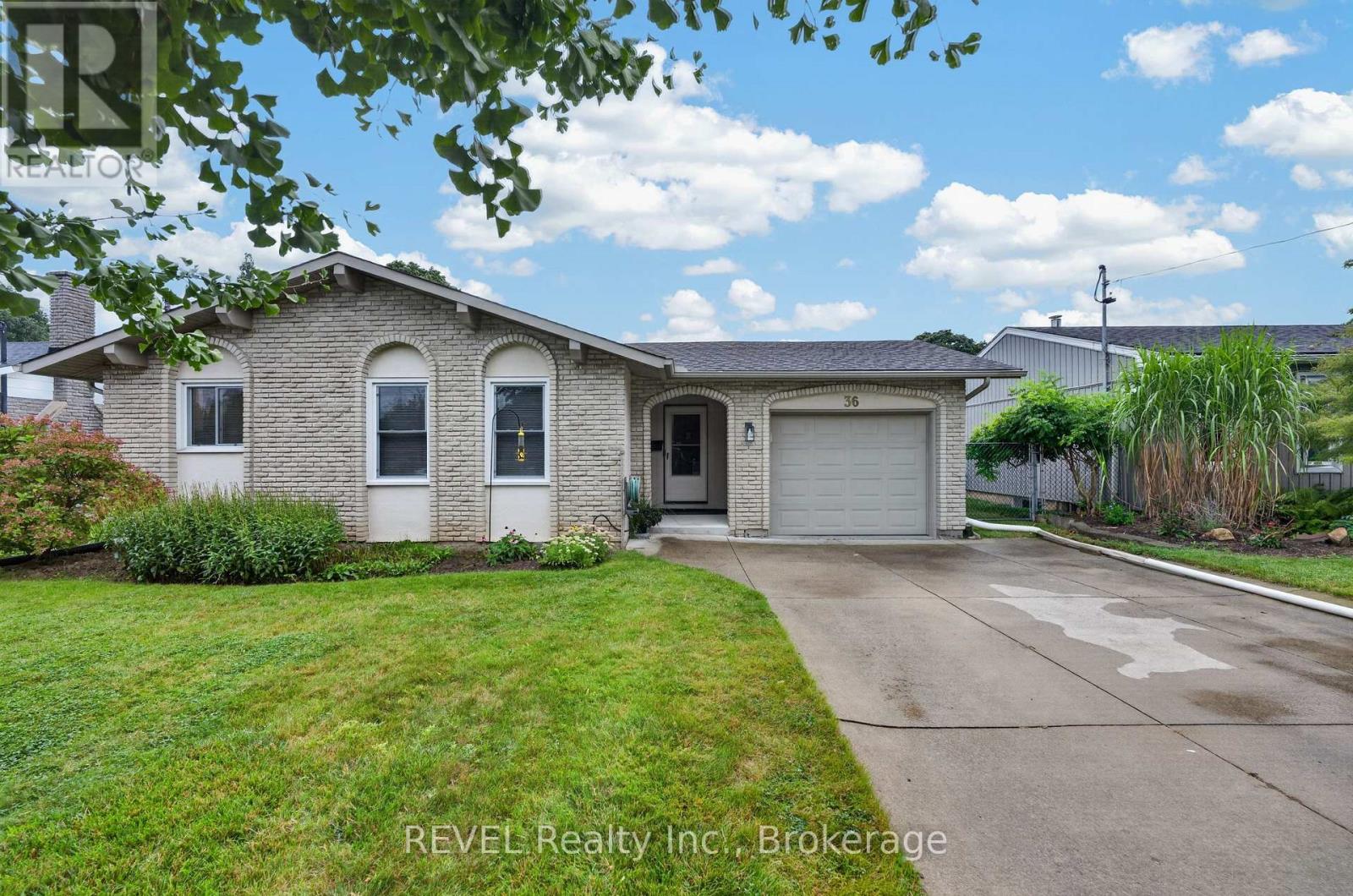 36 Manor Road, St. Catharines, Ontario  L2N 3B5 - Photo 1 - X13731992