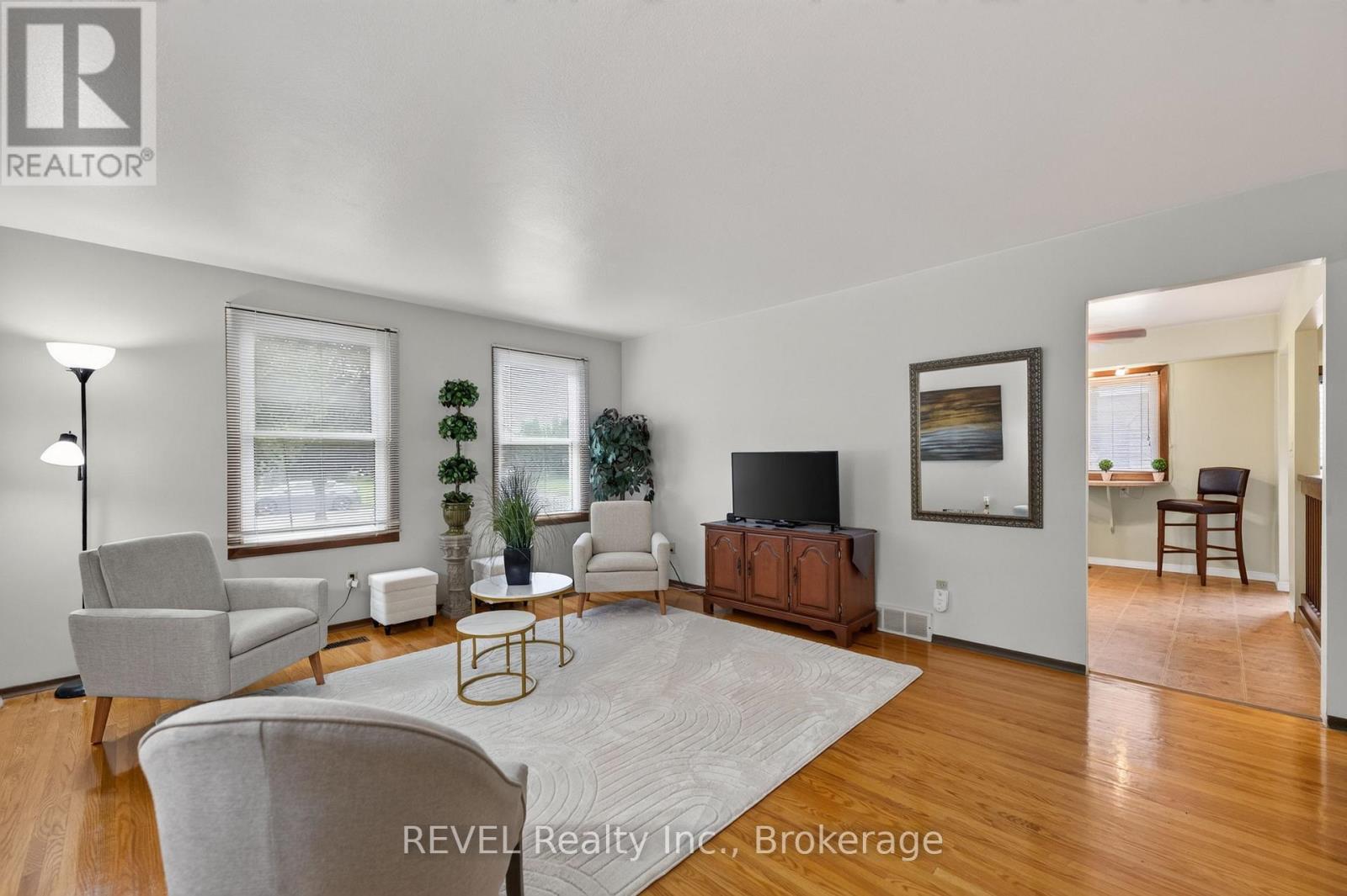 36 Manor Road, St. Catharines, Ontario  L2N 3B5 - Photo 3 - X13731992