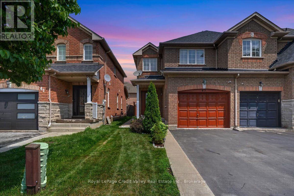 43 Coppermill Drive, Brampton, Ontario  L7A 1N1 - Photo 2 - W13731874