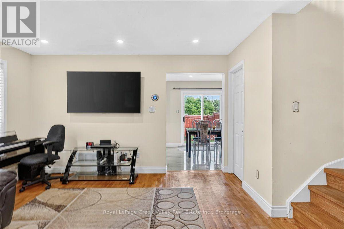 43 Coppermill Drive, Brampton, Ontario  L7A 1N1 - Photo 3 - W13731874