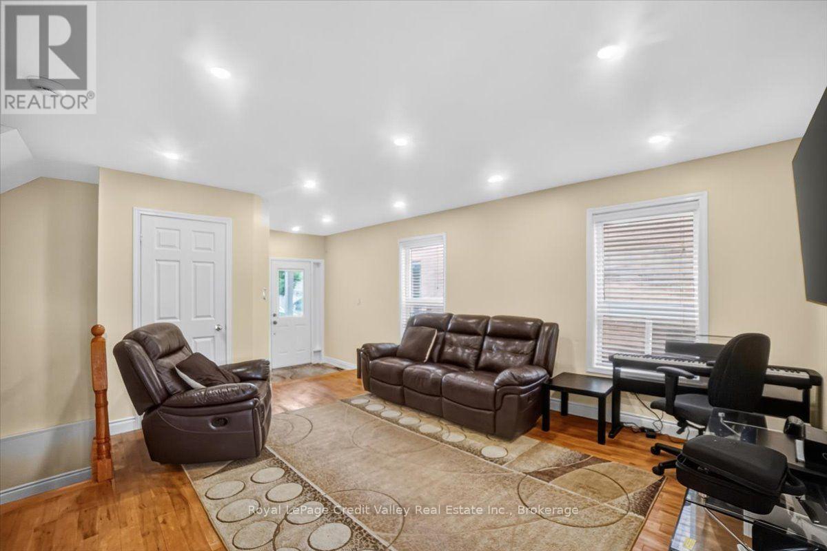 43 Coppermill Drive, Brampton, Ontario  L7A 1N1 - Photo 4 - W13731874